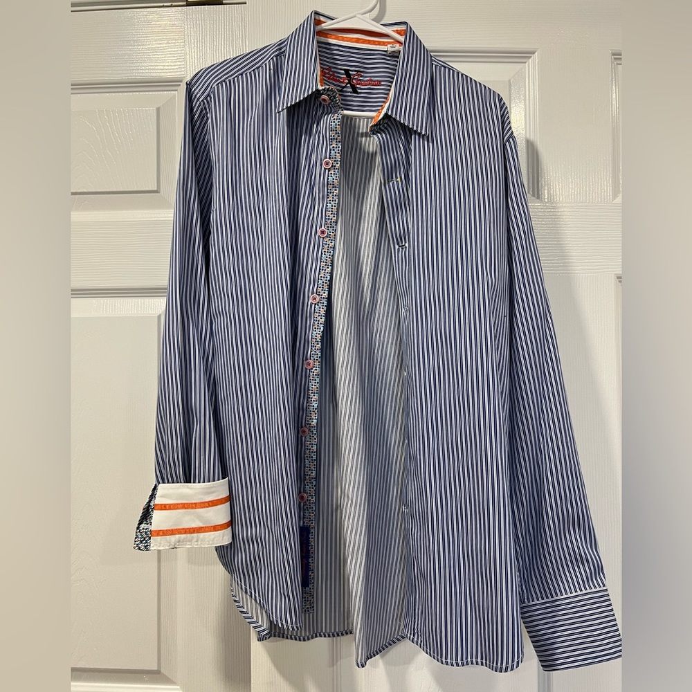Robert Graham Men’s striped dress shirt. Size Large
